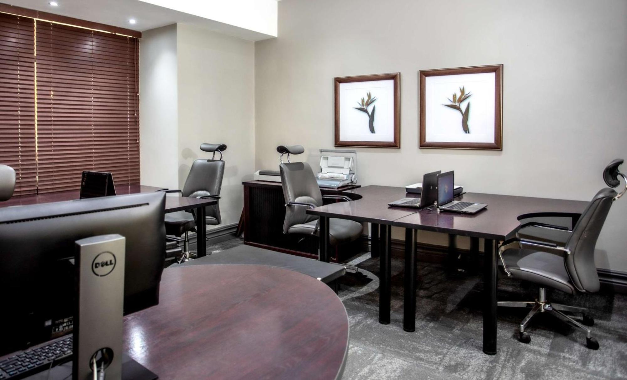 Southern Sun Ridgeway Lusaka Ngoại thất bức ảnh
