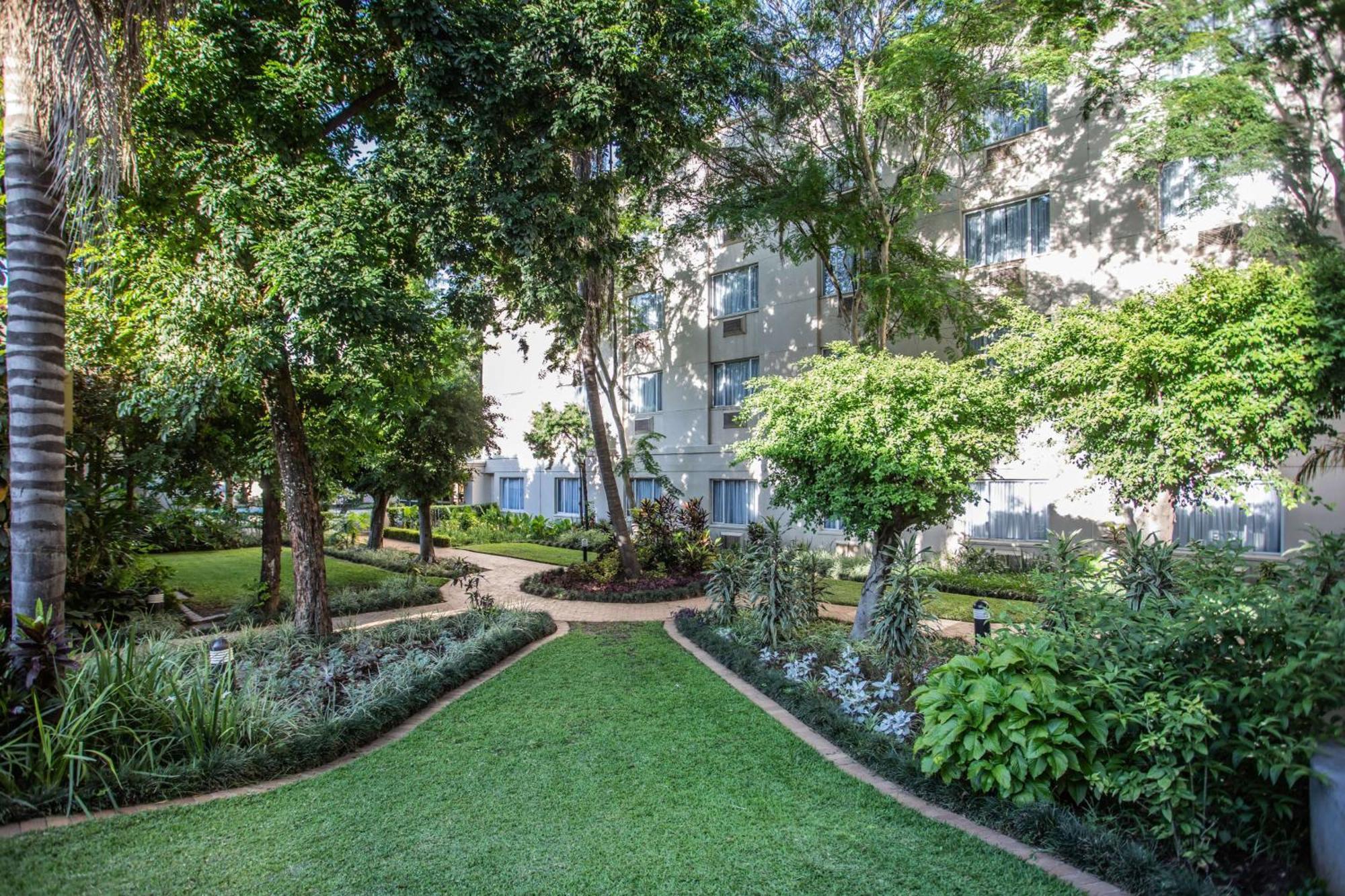 Southern Sun Ridgeway Lusaka Ngoại thất bức ảnh